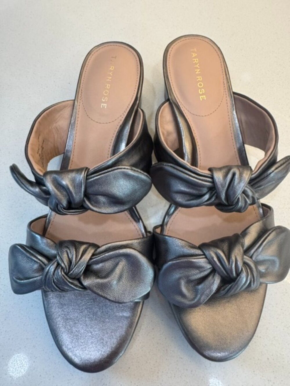 NEW Taryn RoseSilver Double Knot Leather Sandals sz 9 beautiful and classic